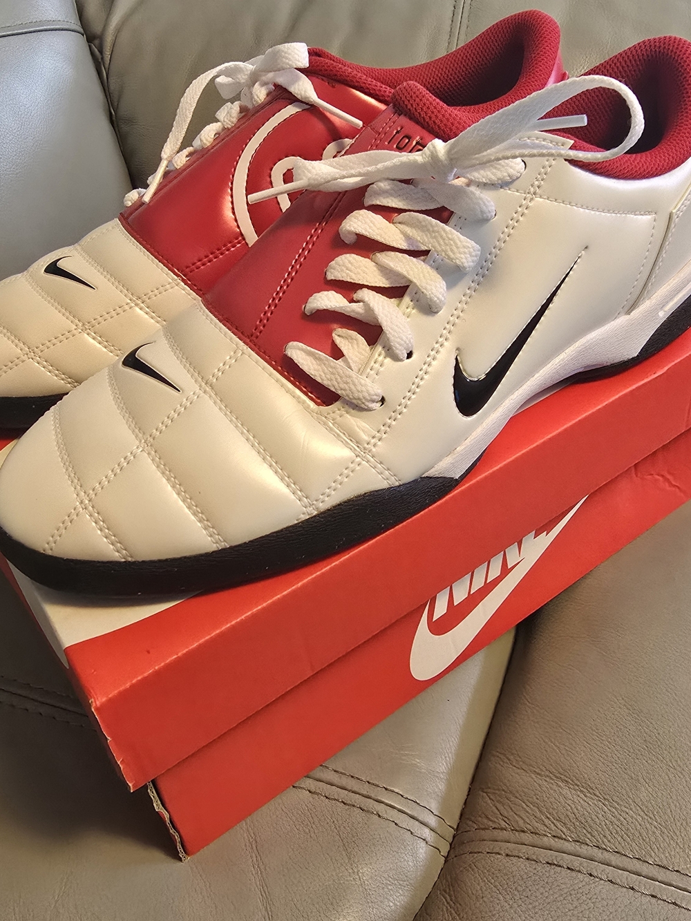 Nike Total 90 3 SP Size 10.5 Mens White Gym Red HQ2851-100 Soccer Shoes
